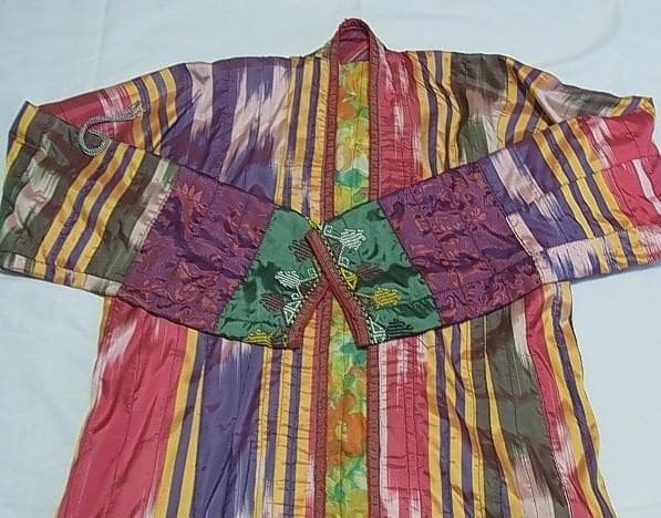 ★W2802★ウズベキスタン　絣　シルク　古い民族衣装 　絹　アドラス