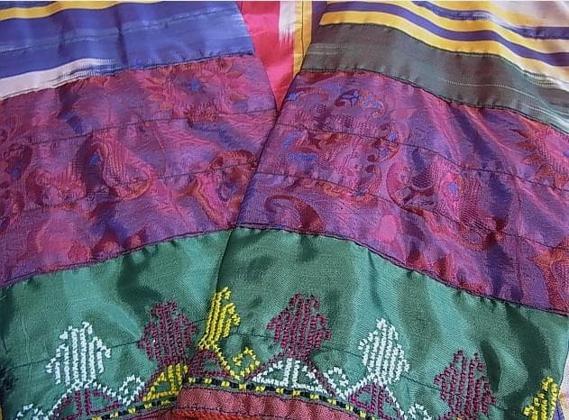 ★W2802★ウズベキスタン　絣　シルク　古い民族衣装 　絹　アドラス