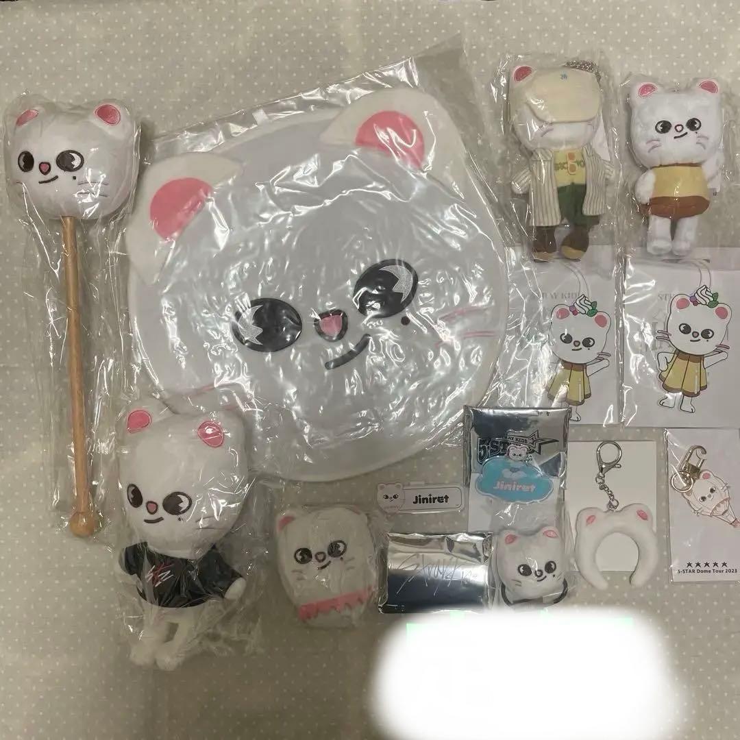 Stray Kids ぬいぐるみ　うちわケース　バッジ　ヒョンジン