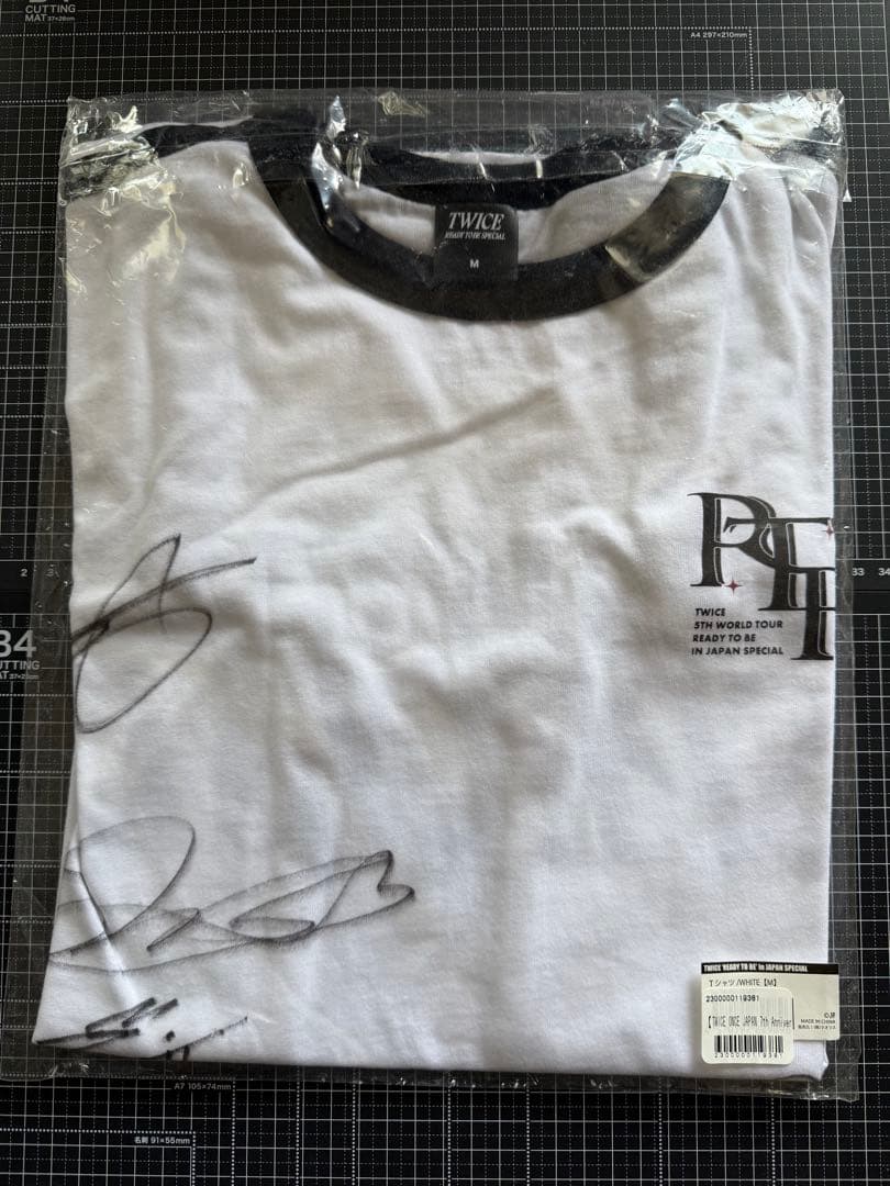 TWICE 5TH WORLD TOUR オンラインくじ　サイン入りTシャツ