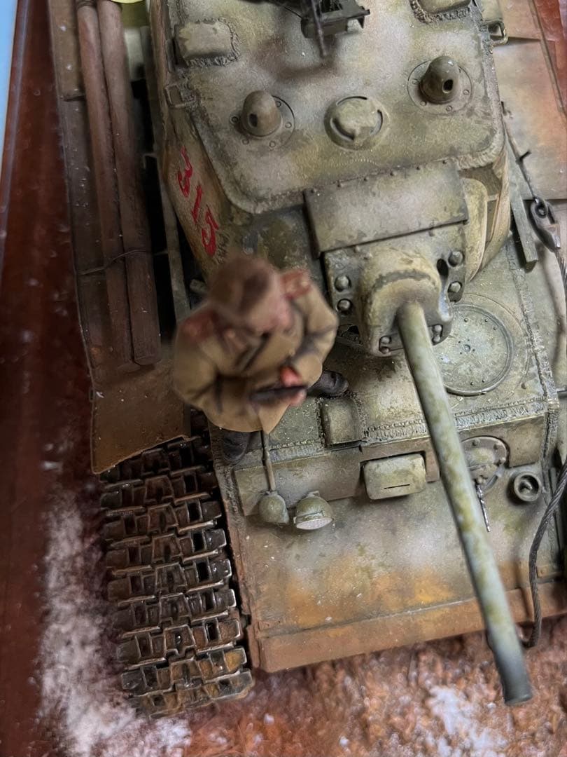 タミヤ1/35ソビエト重戦車KV-1(組立完成品)[台座・兵士2体]