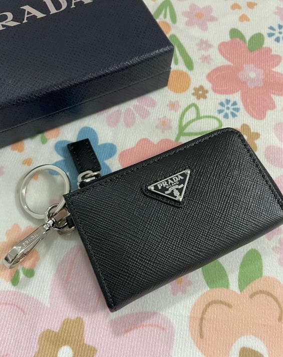 激安/ブラック プラダ　　ケース　キーホルダー 断捨離