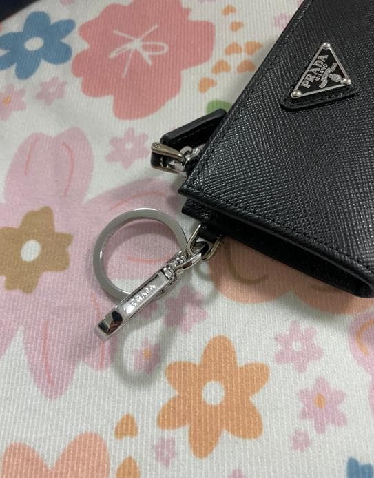 激安/ブラック プラダ　　ケース　キーホルダー 断捨離