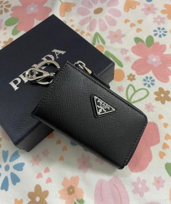 激安/ブラック プラダ　　ケース　キーホルダー 断捨離