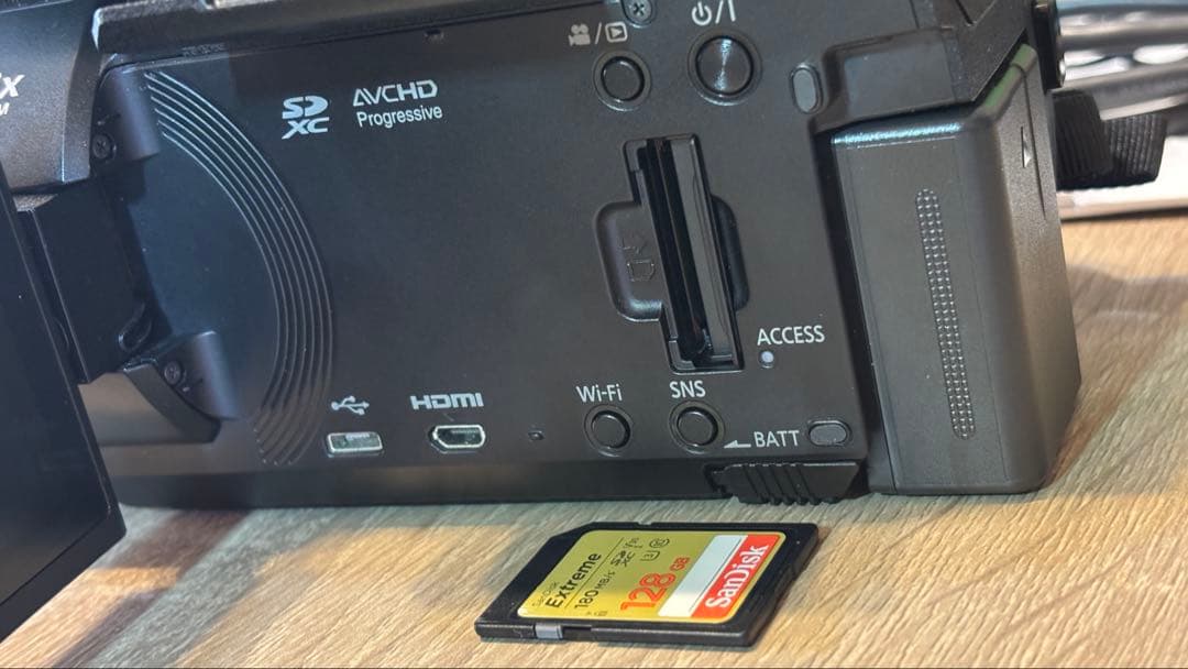 お得 Panasonic 4Kビデオカメラ HC-VX2MS マイク付 SDXC