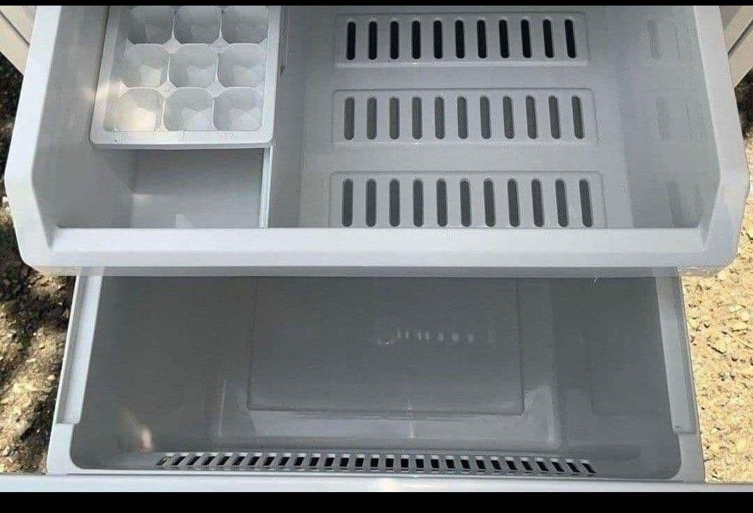 アクア冷凍冷蔵庫　126L 低温フリーケースLED照明　自動霜取り機能付19年製