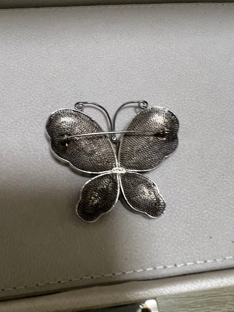 蝶のヴィンテージブローチ