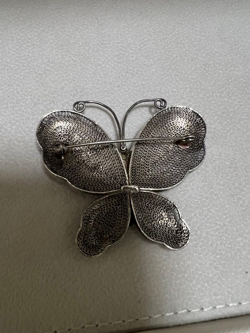蝶のヴィンテージブローチ