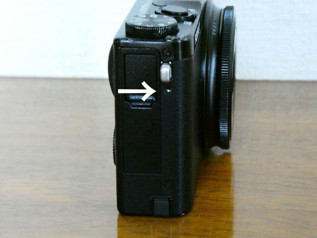【中古完動品】フジフイルム XQ1 FUJIFILM ブラック