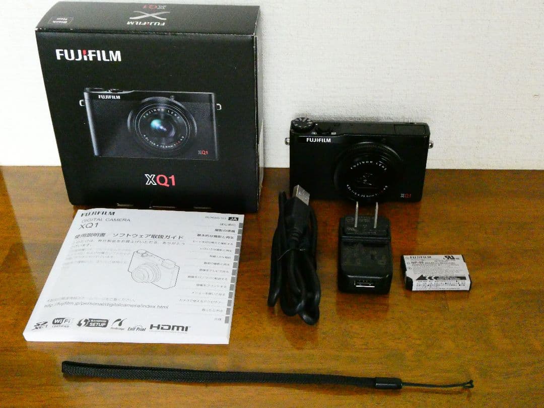 【中古完動品】フジフイルム XQ1 FUJIFILM ブラック