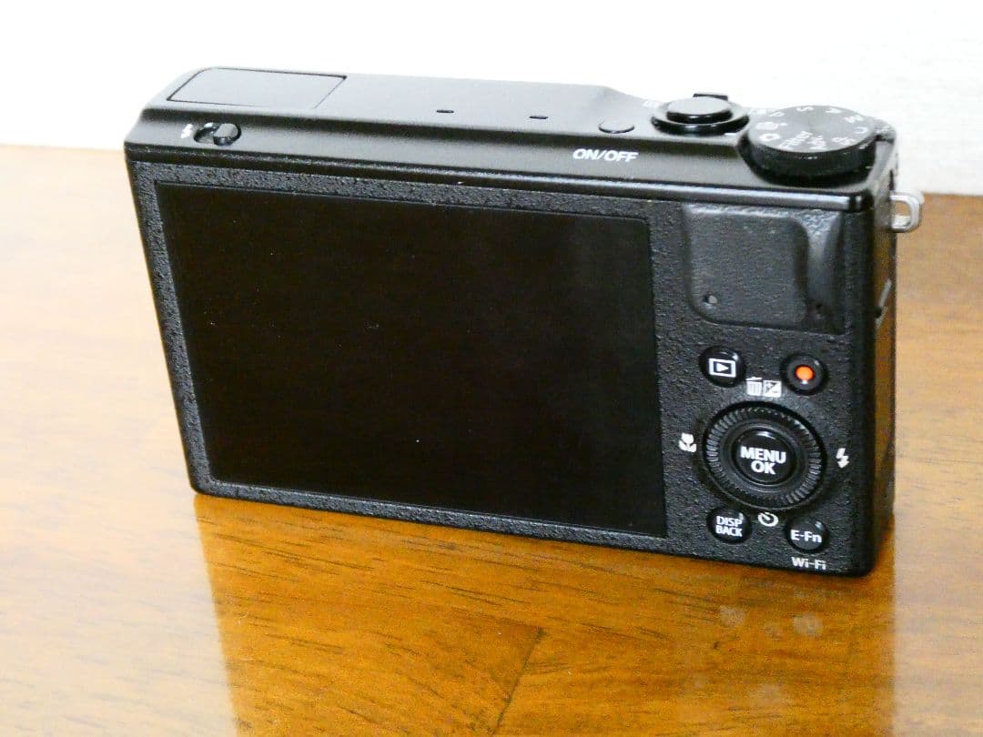 【中古完動品】フジフイルム XQ1 FUJIFILM ブラック