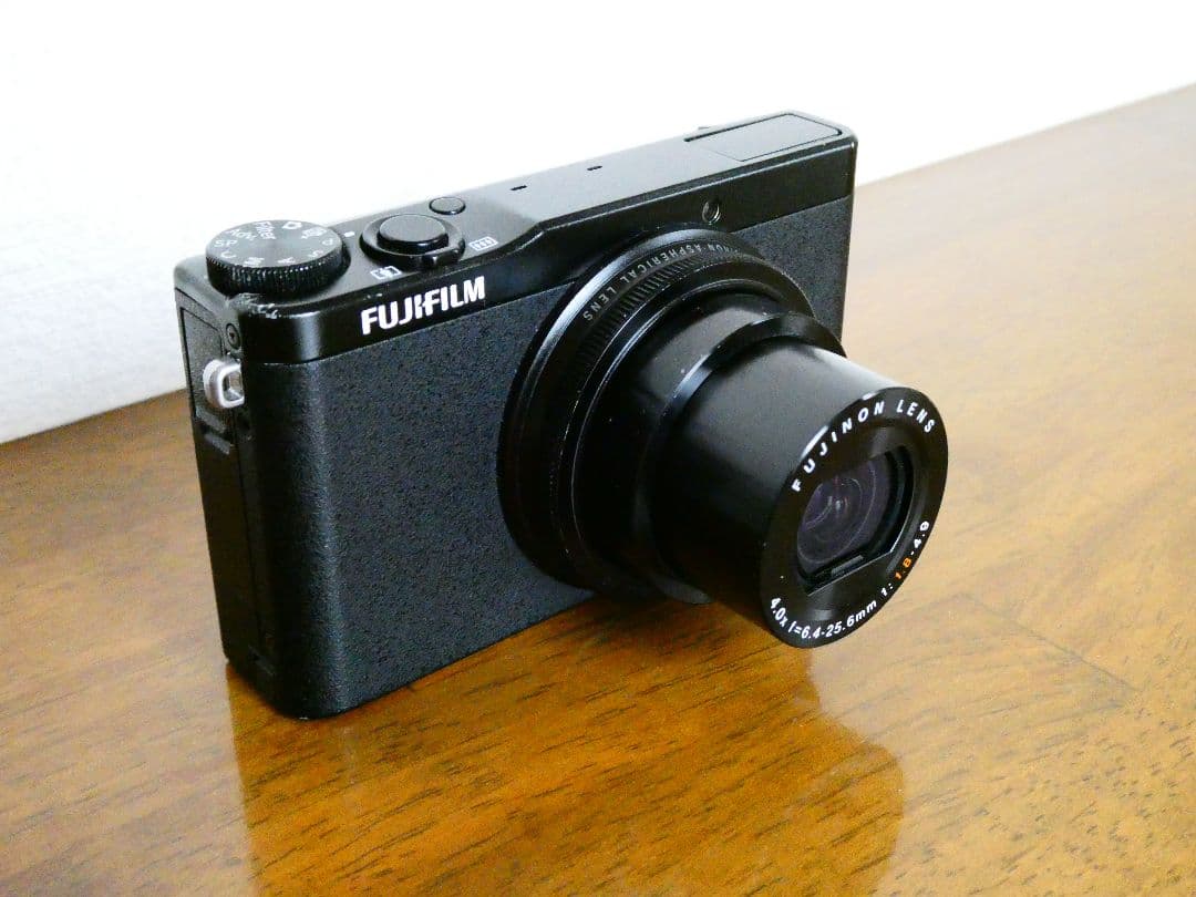 【中古完動品】フジフイルム XQ1 FUJIFILM ブラック
