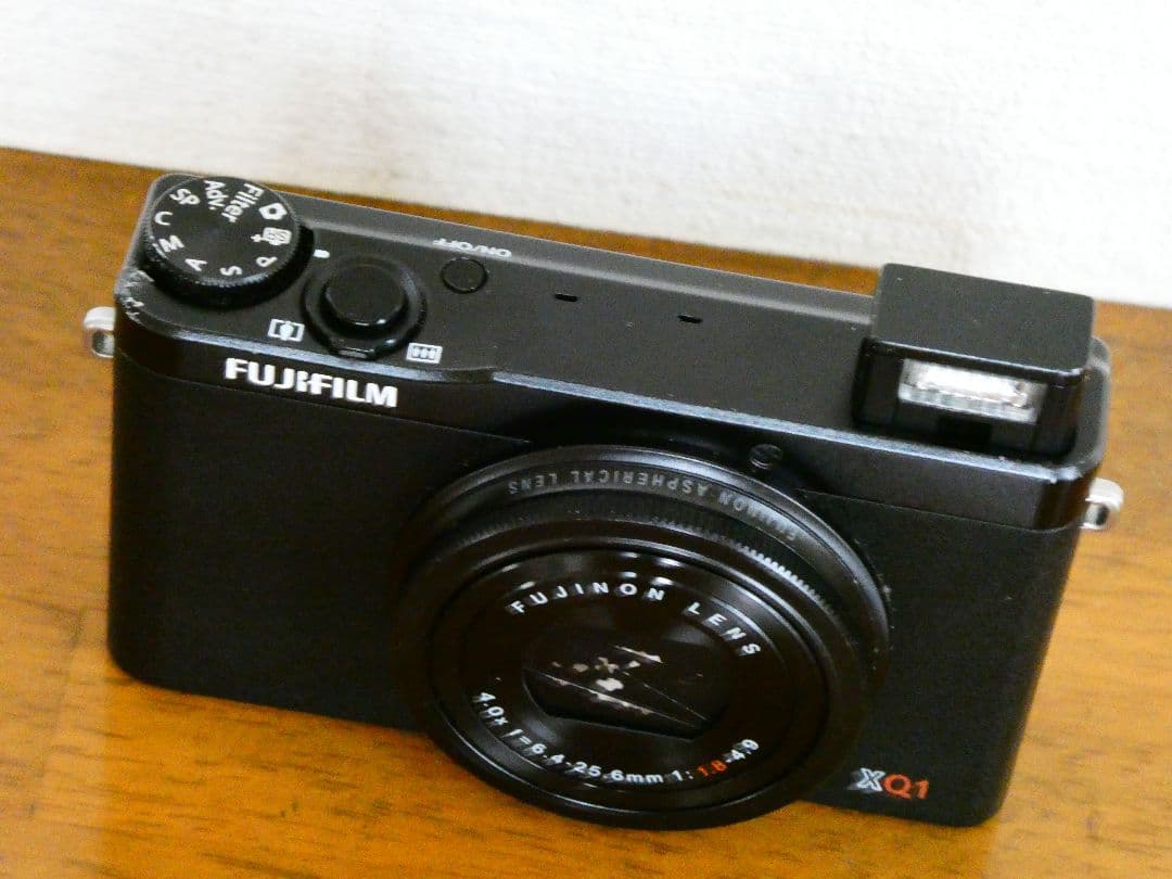 【中古完動品】フジフイルム XQ1 FUJIFILM ブラック
