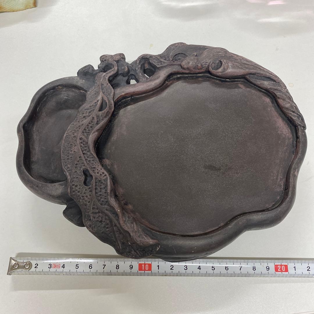 古い硯、彫刻あり
