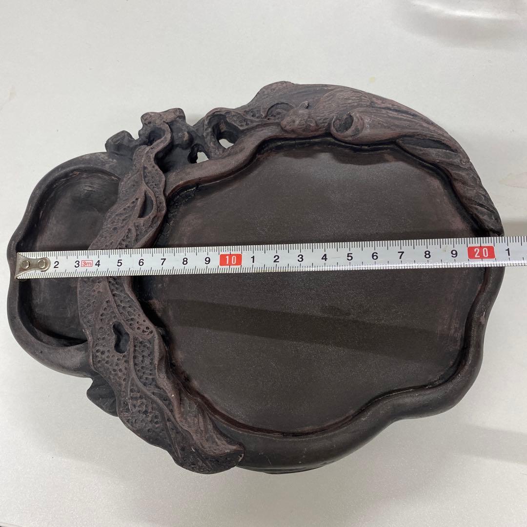 古い硯、彫刻あり
