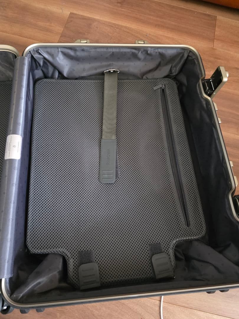 RIMOWA 機内用キャリーケース