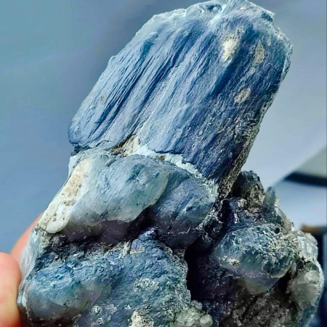 めちゃ審美的なザギマウンテンクォーツK/リーベカイトインクォーツ/超巨大原石