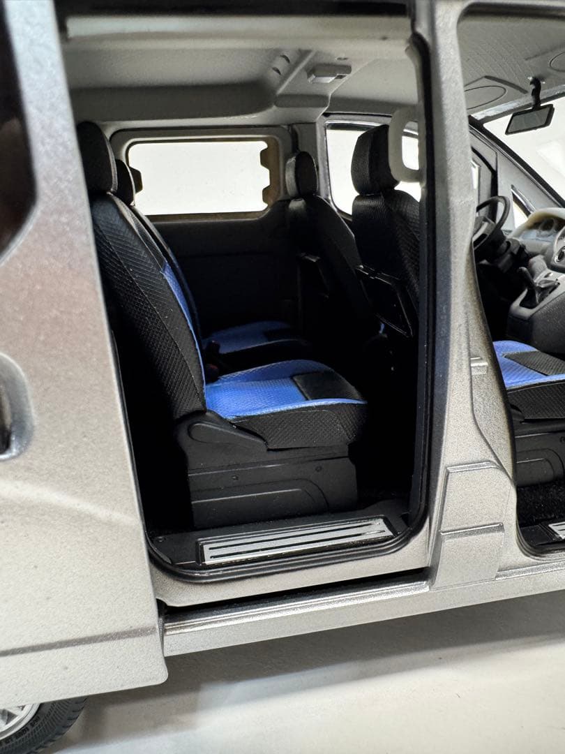 希少 1/18 日産 NV200 バネット ミニカー