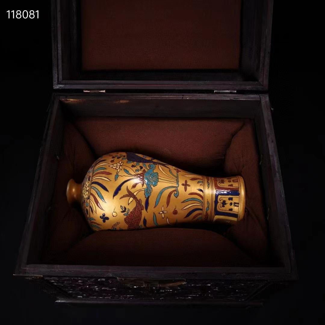 中国古美術・稀有品・純手描き金粉彩陶瓷花瓶・黑檀木箱付き・観賞瓶・文房具・時代物