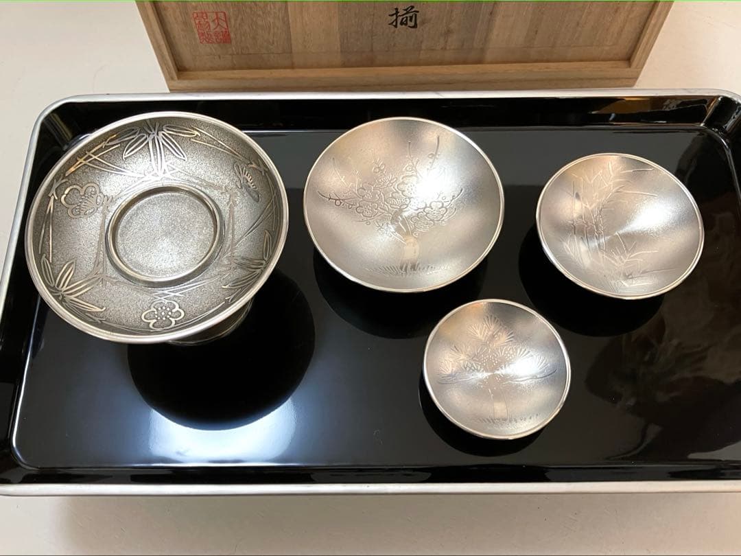 本錫製 おとそセット 松竹梅 漆塗台付き 屠蘇器