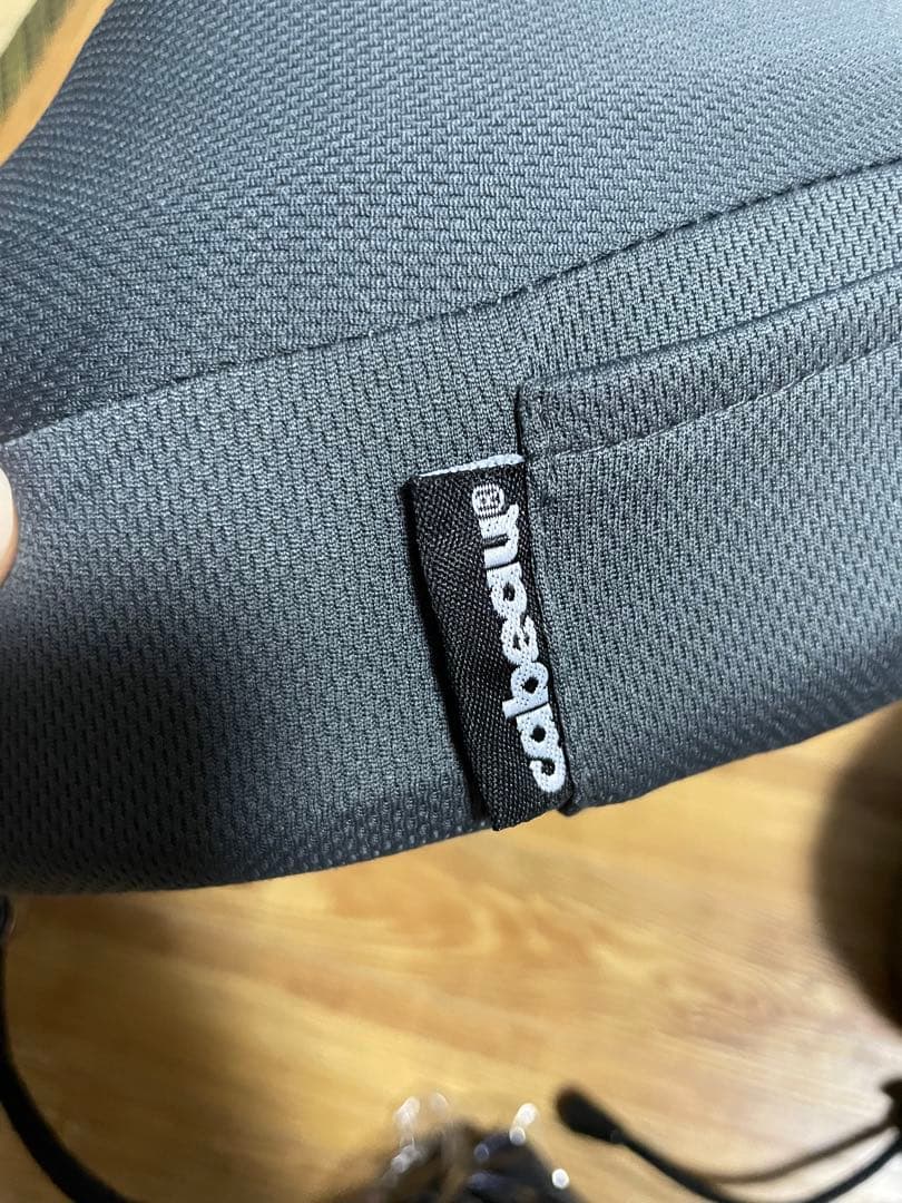 Cabeau ネックピロー　2セット　収納ケース付き