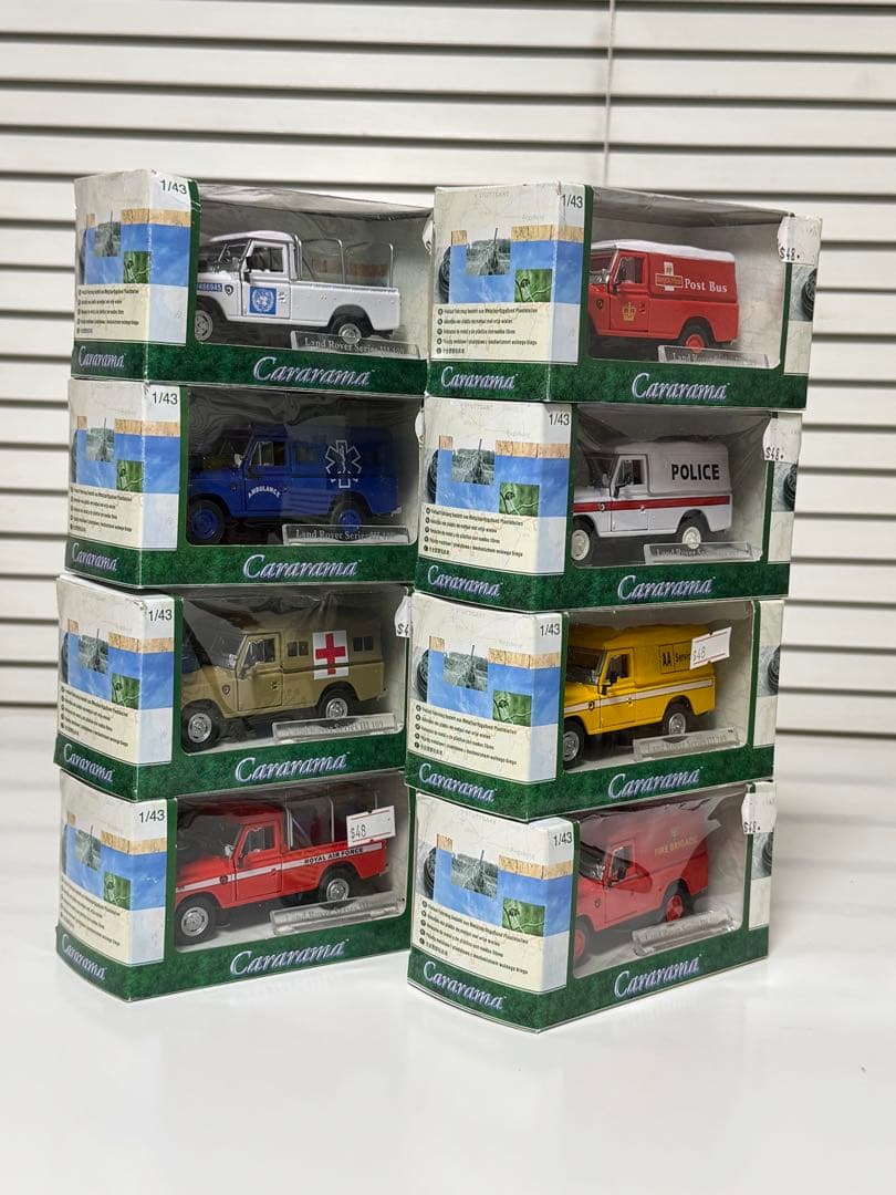 ランドローバーディフェンダー　Cararama ミニカー　1/43