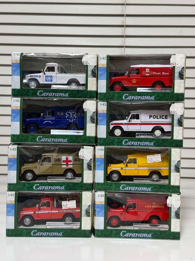 ランドローバーディフェンダー　Cararama ミニカー　1/43