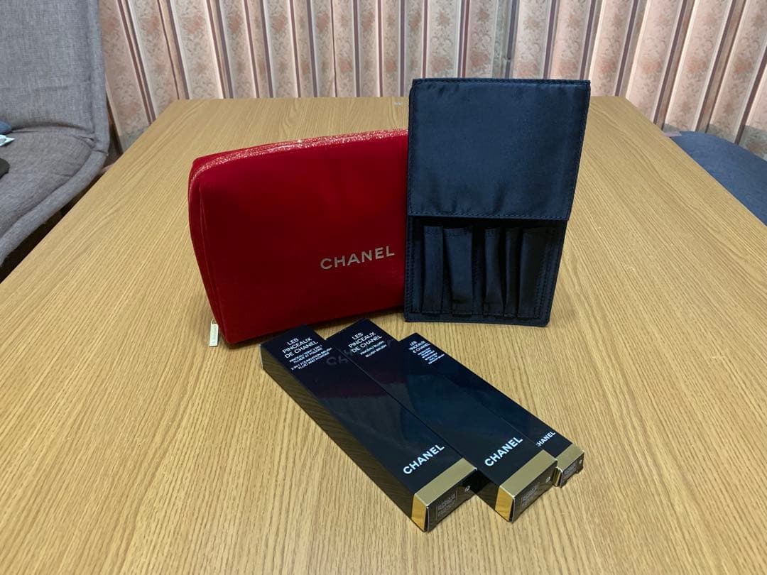 お値下げ！　レ　パンソー　ドゥ　シャネル ポーチ　3種メークアップブラシのセット