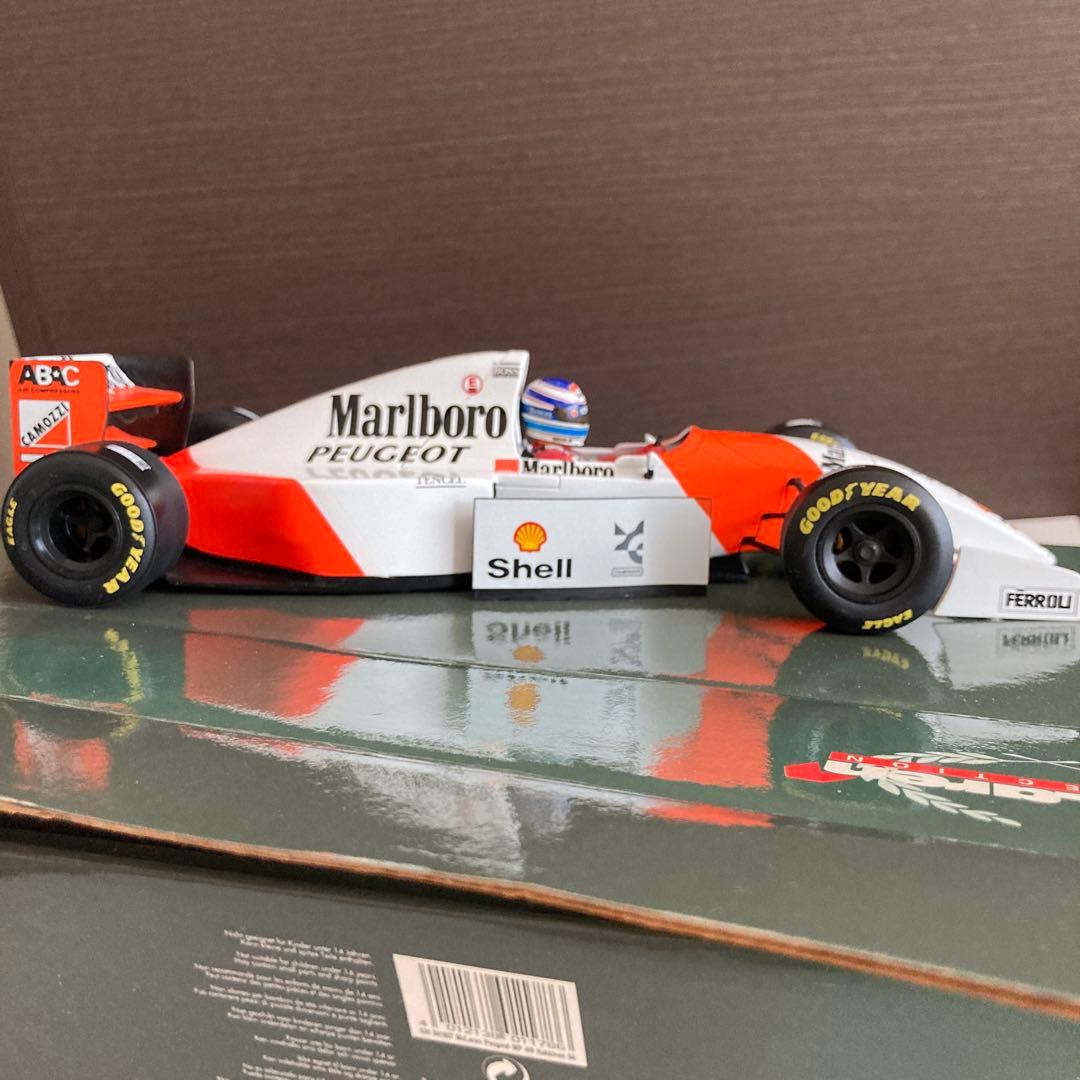 ミニカー Marlboro McLaren Peugeot MP 4/9 1/18