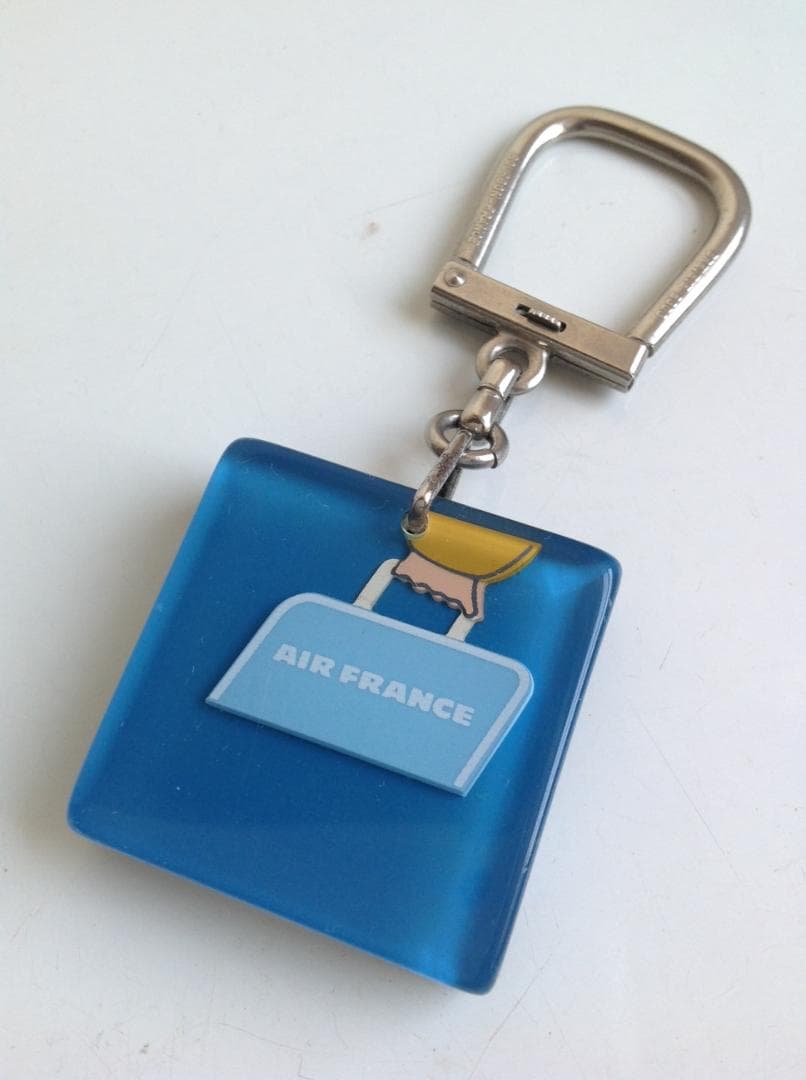 古い雑誌広告とブルボンキーホルダー　エールフランス　ブロカント　ヴィンテージ