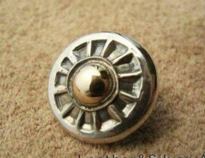 太陽モチーフ　シルバーコンチョ2個