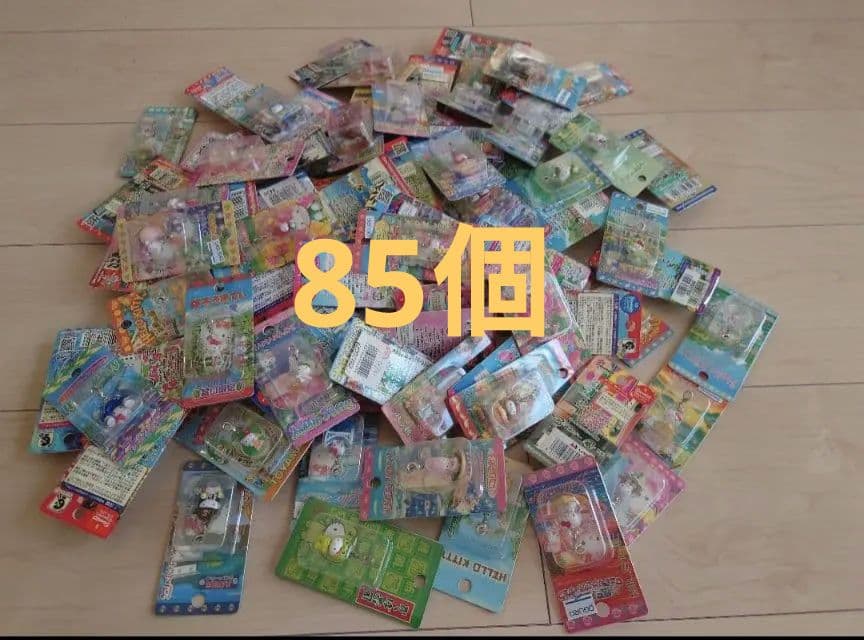 85個 Hello Kittyご当地限定キティ ファスナーマスコット まとめ売り