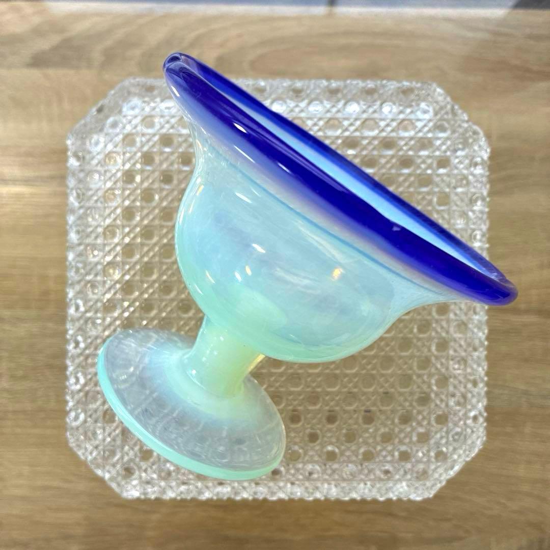 骨董　時代ガラス　希少　ラムネ色乳白色暈し　青色リップ朝顔型　氷コップ　ウラン