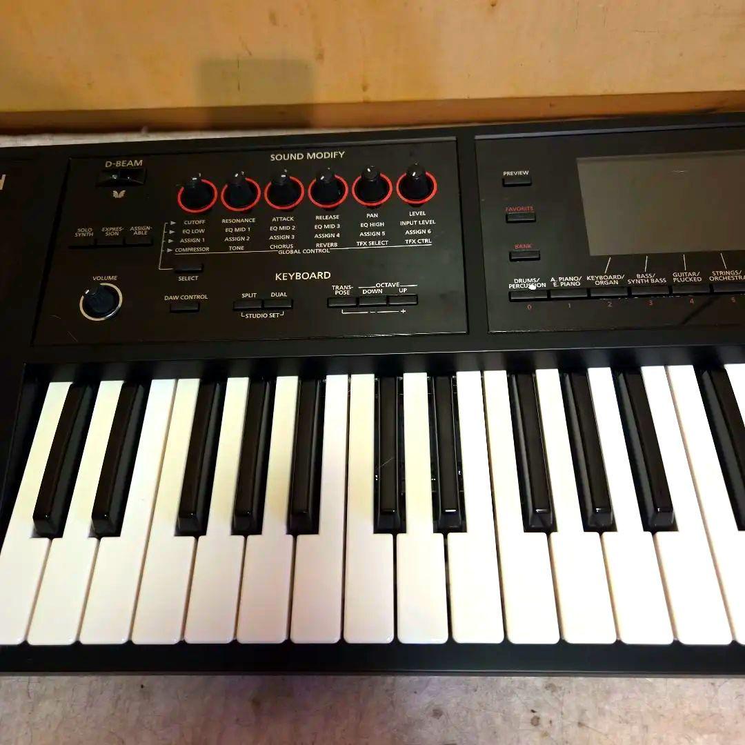 【取りに来れる方限定】Roland FA-06 シンセサイザー 61鍵盤