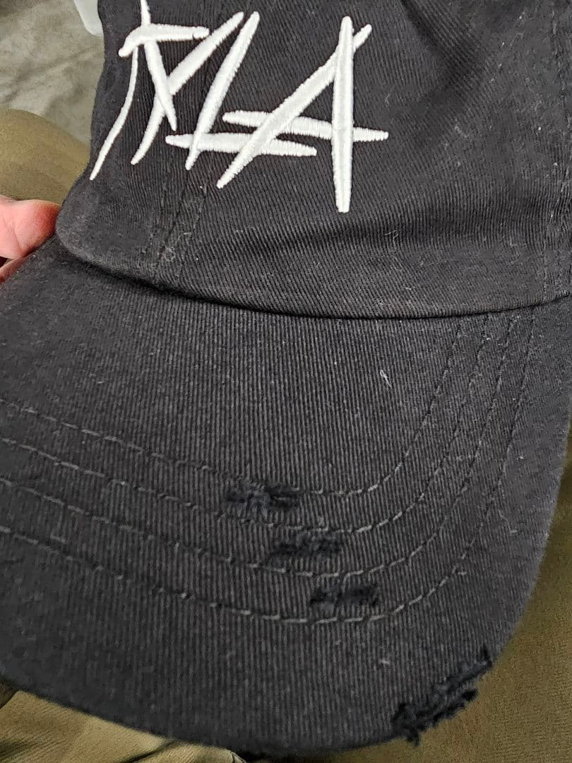 【会場限定販売】TYLA ロゴ刺繍 ダメージ加工　キャップ 黒　オマケ付き