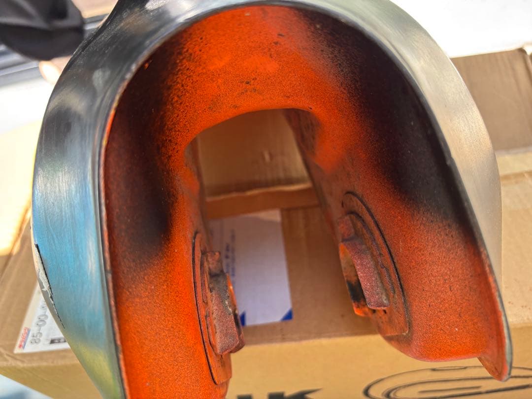 スズキグラストラッカービックボーイ純正タンクNJ47Aオレンジ色ブラック色ラバー