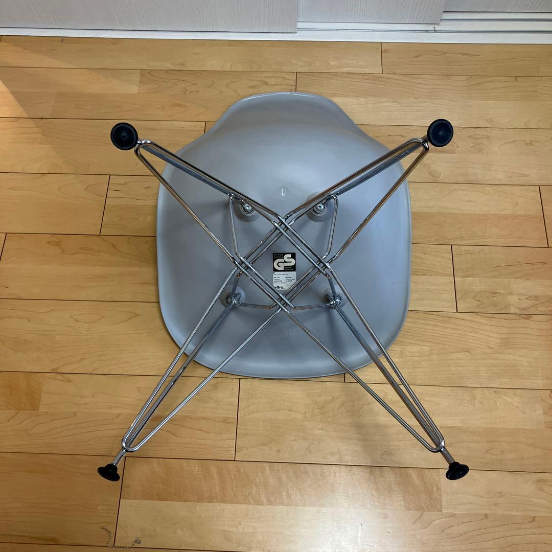 大阪市淀川区•引取限定　vitra ヴィトラ　イームズチェア① グレー