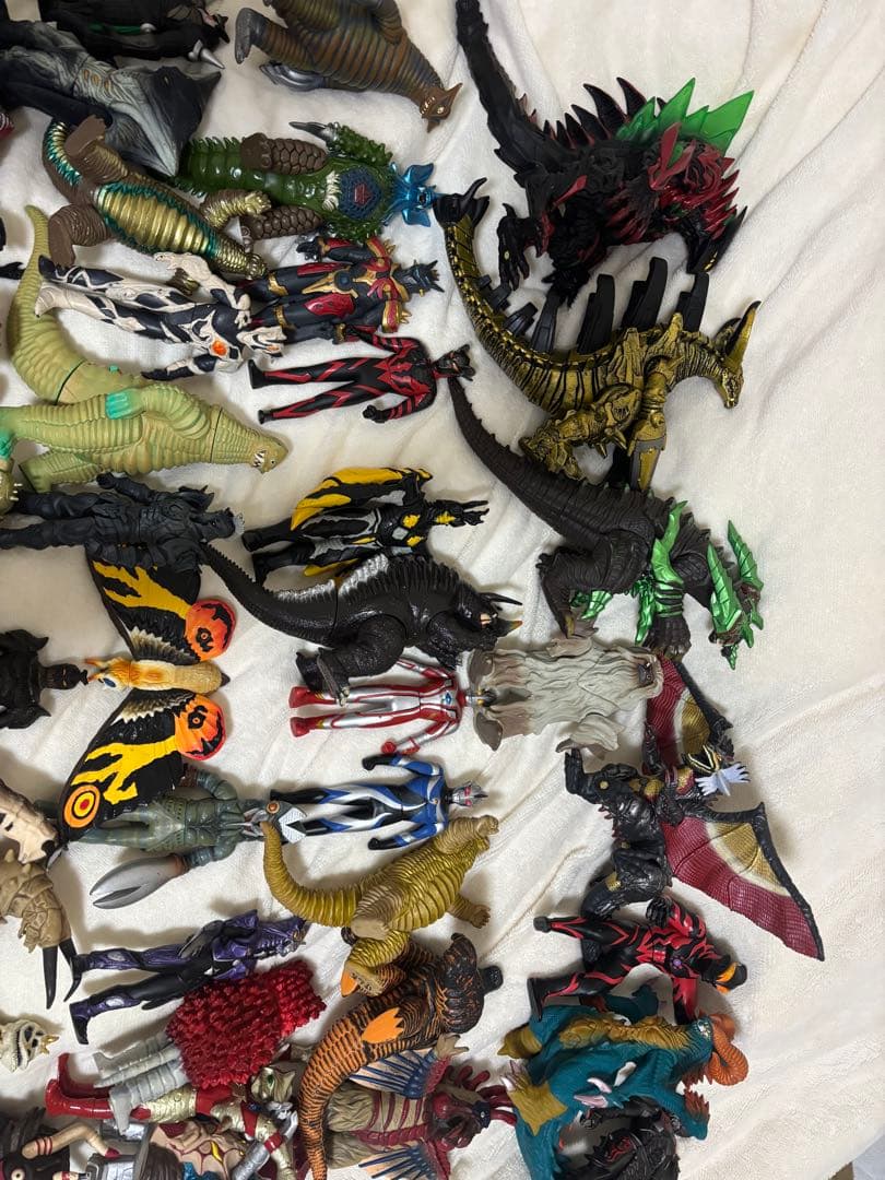 まとめ売り　特撮ソフビ　レア物あり　ウルトラマン、ゴジラ、仮面ライダー　141体