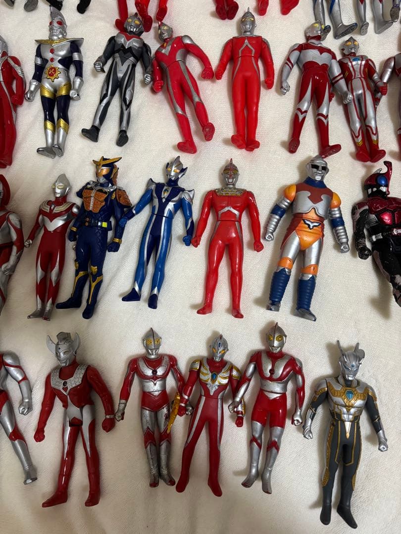 まとめ売り　特撮ソフビ　レア物あり　ウルトラマン、ゴジラ、仮面ライダー　141体
