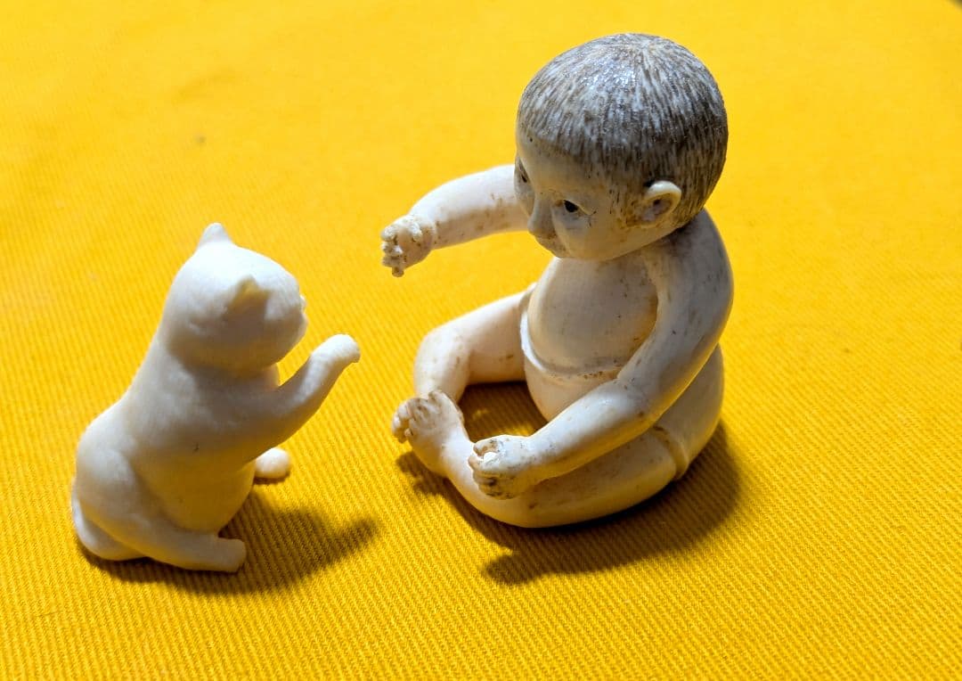 【閉店売り尽し】手彫の小置物　“仔猫”