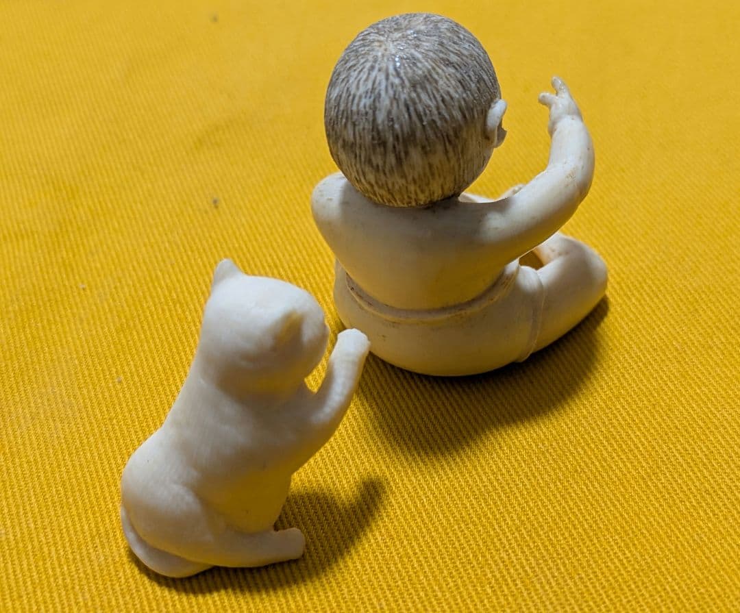 【閉店売り尽し】手彫の小置物　“仔猫”