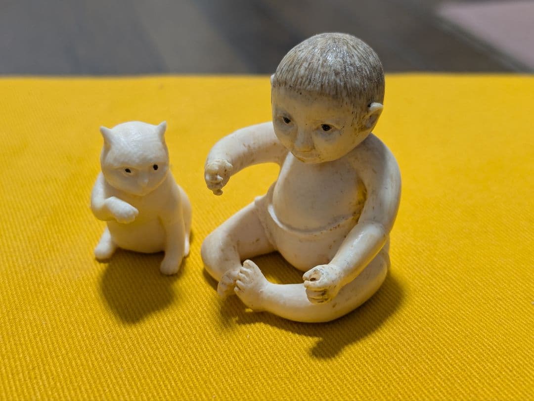 【閉店売り尽し】手彫の小置物　“仔猫”