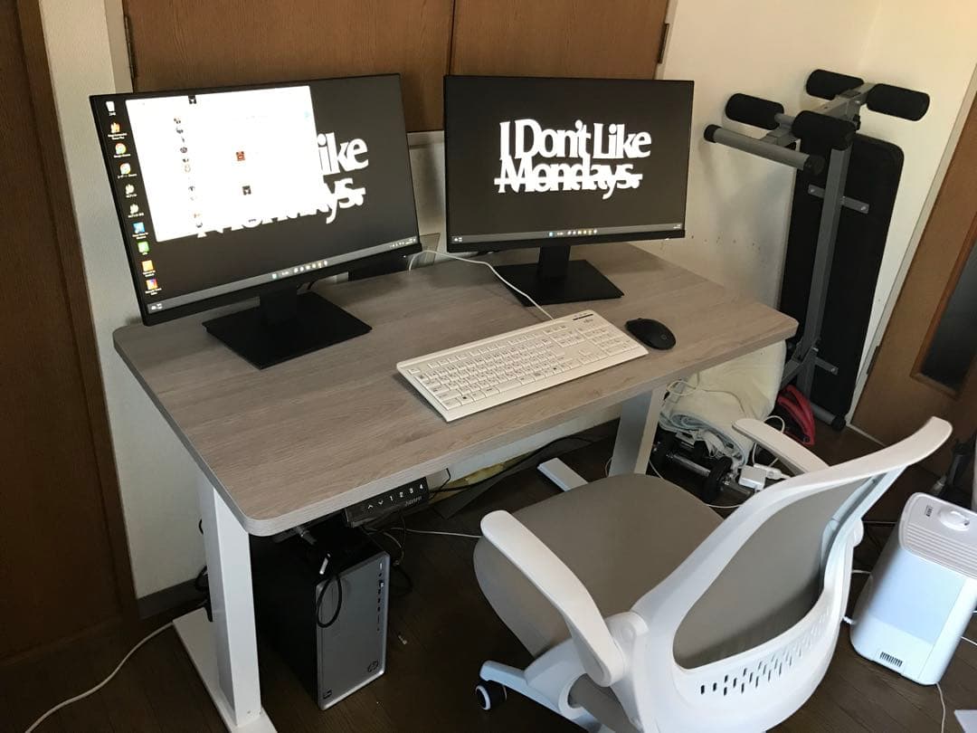 電動昇降式ライトグレー木製デスク