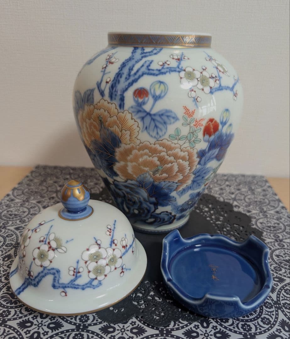 深川製磁　飾壷　蓋付き