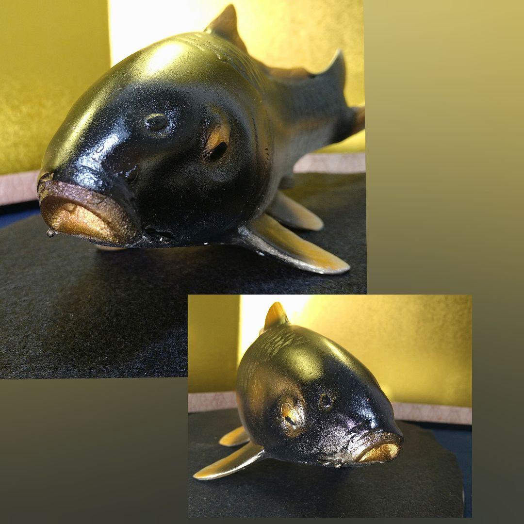 AH68 金属工芸 双鯉 寿山 豊 置物 オブジェ鯉 飾り台付 黒