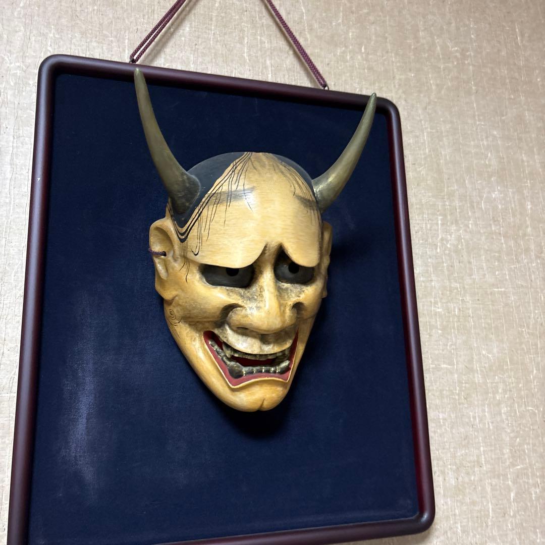 木製能面 角のある鬼のデザイン