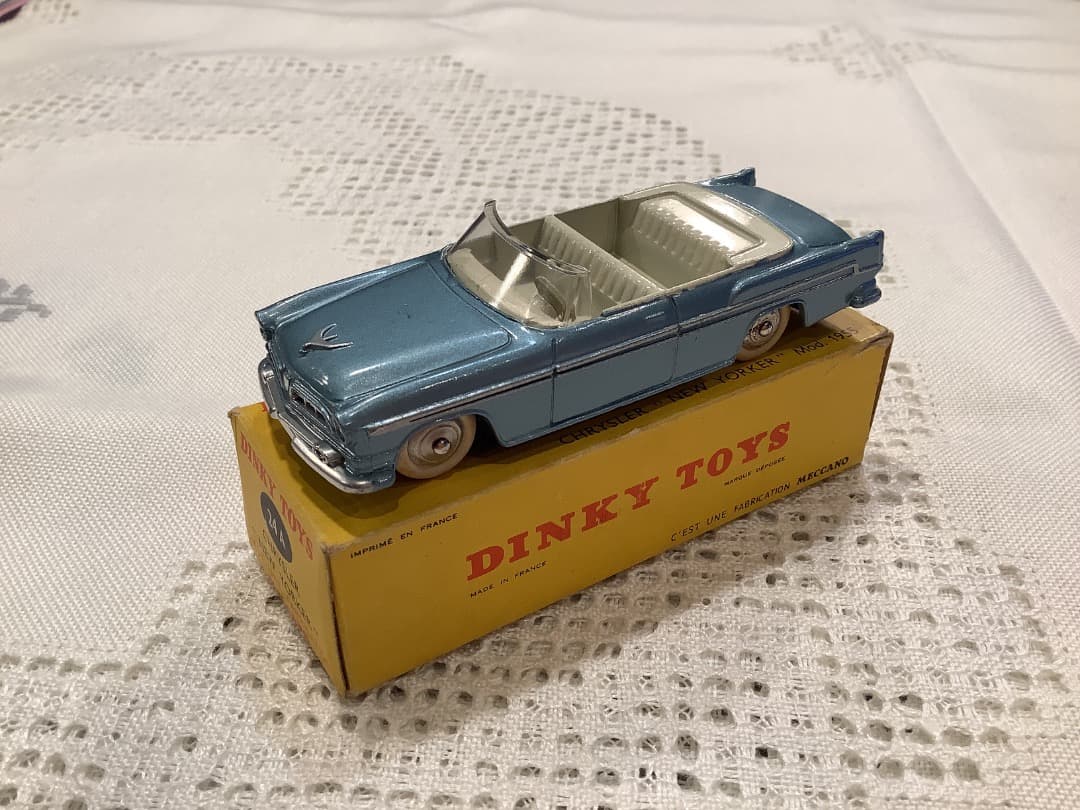 美品レア　DINKY TOYS CHRYSLER NEW YORKER ミニカー