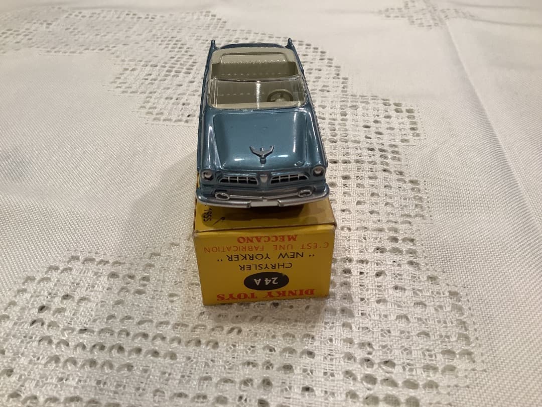 美品レア　DINKY TOYS CHRYSLER NEW YORKER ミニカー