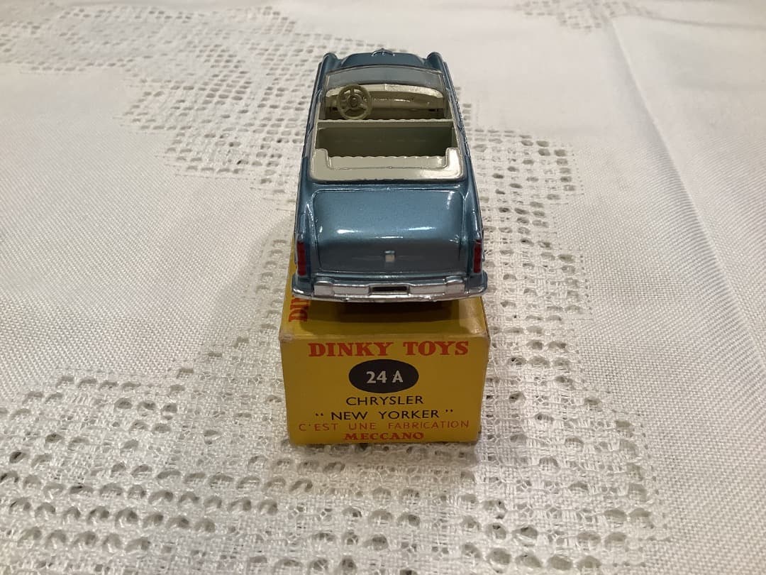 美品レア　DINKY TOYS CHRYSLER NEW YORKER ミニカー