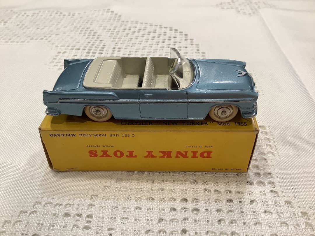美品レア　DINKY TOYS CHRYSLER NEW YORKER ミニカー